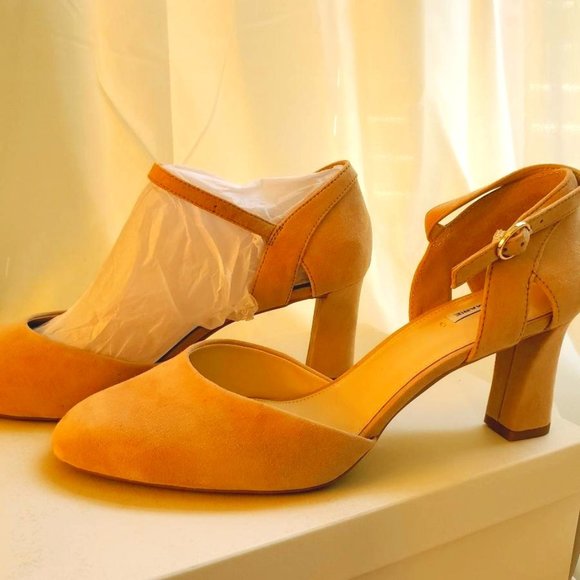 Alex Marie Shoes - NEW Alex Marie Suede Heels in Sand, Size 12